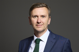 3:2 portrait of Andrew Pakes