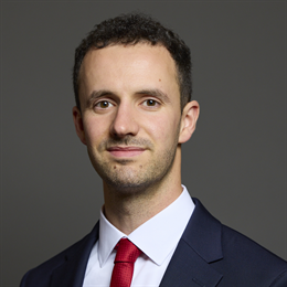 1:1 portrait of Chris Hinchliff