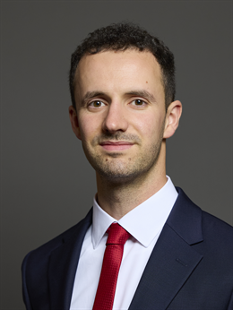 3:4 portrait of Chris Hinchliff