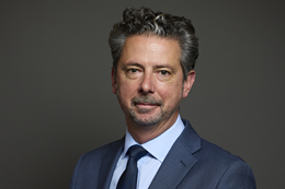 3:2 portrait of Torcuil Crichton