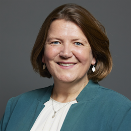 1:1 portrait of Dr Ellie Chowns