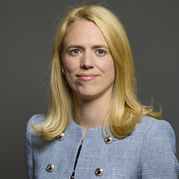 1:1 portrait of Louise Jones