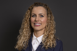 3:2 portrait of Katie White