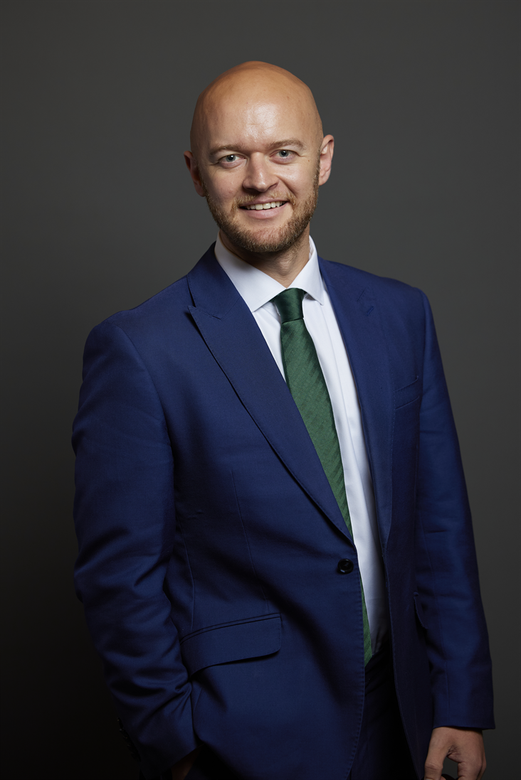 Full sized portrait of Jonathan Hinder