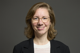 3:2 portrait of Dr Lauren Sullivan