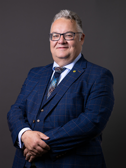 3:4 portrait of Graham Leadbitter