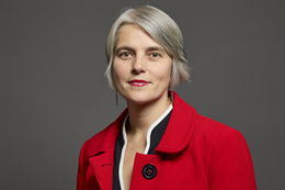 3:2 portrait of Anna Dixon