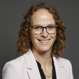 1:1 portrait of Alison Bennett