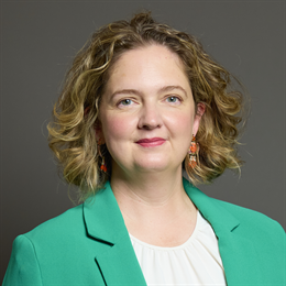 1:1 portrait of Anna Sabine