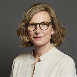 1:1 portrait of Catherine Fookes