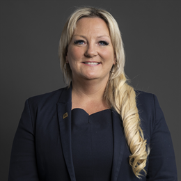 1:1 portrait of Amanda Martin