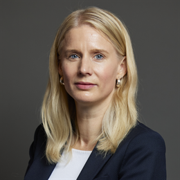 1:1 portrait of Rebecca Paul