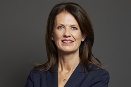 3:2 portrait of Monica Harding