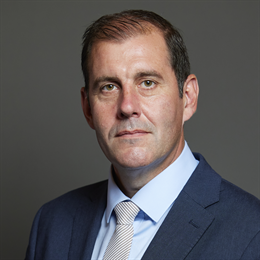 1:1 portrait of Mr Lee Dillon