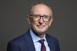 3:2 portrait of Paul Davies