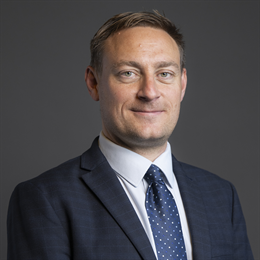 1:1 portrait of Olly Glover