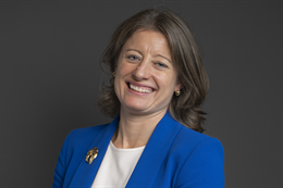 3:2 portrait of Helen Maguire