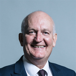 1:1 portrait of Chris Ruane