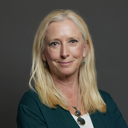 1:1 portrait of Dr Roz Savage