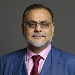 1:1 portrait of Ayoub Khan
