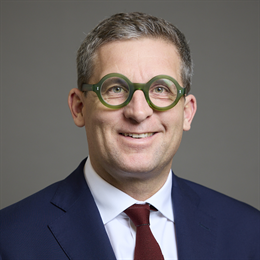 1:1 portrait of Lord Timpson