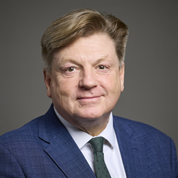 1:1 portrait of Lord Evans of Sealand