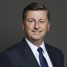 1:1 portrait of Mr Douglas Alexander